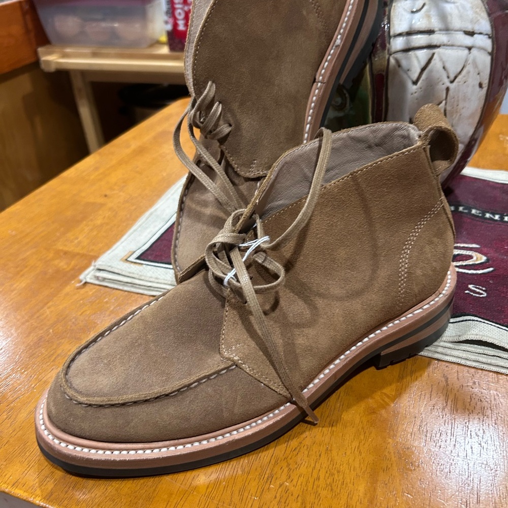 Taylor Stitch Elegant Tan Chukka Boots for Men